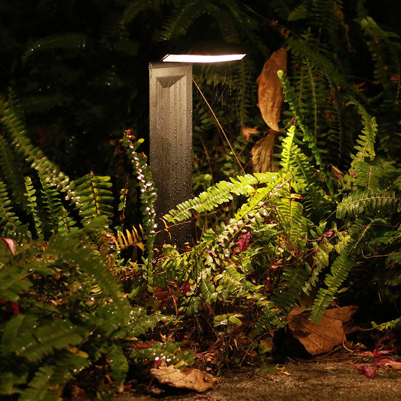IP64 Waterproof Ground Plug-in Solar Lights for Outdoor Garden Automatically On and Off