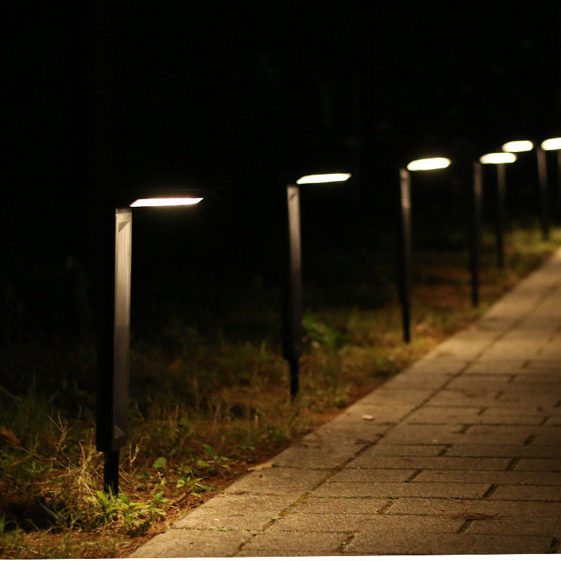 IP64 Waterproof Ground Plug-in Solar Lights for Outdoor Garden Automatically On and Off