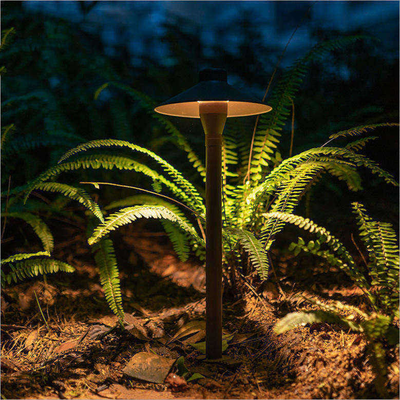 Outdoor Garden Low Voltage Landscape Light Lawn Path Lighting with Solar Power Supply