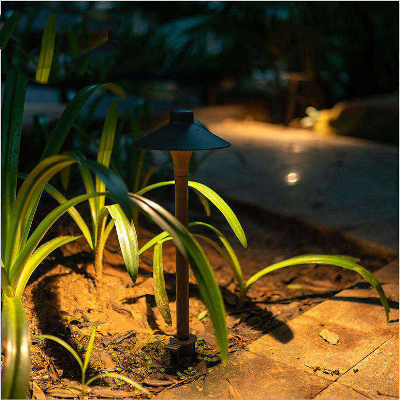 Outdoor Garden Low Voltage Landscape Light Lawn Path Lighting with Solar Power Supply