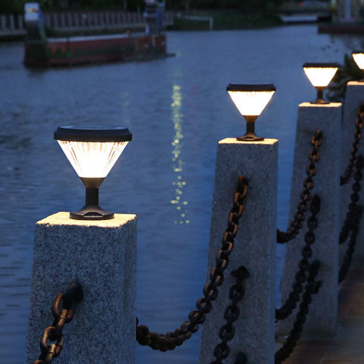 Aluminum PC Material Solar Powered Fence Post Cap Lights With Leds For Garden Gate 2-