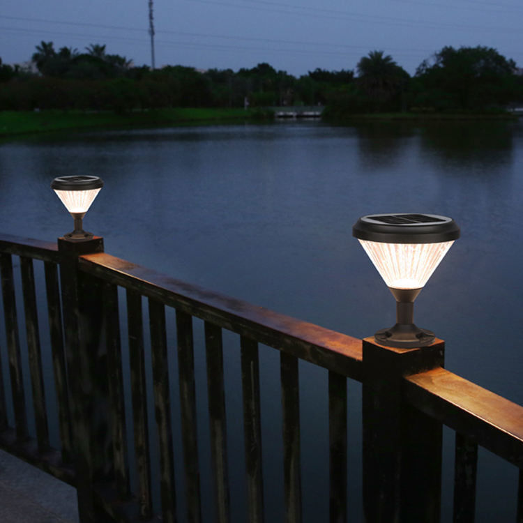 Aluminum PC Material Solar Powered Fence Post Cap Lights With Leds For Garden Gate 2-