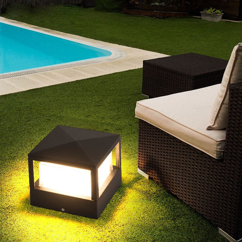 IP65 Waterproof 12W Modern LED Outdoor Wall Light for Light Control in Sleek Design