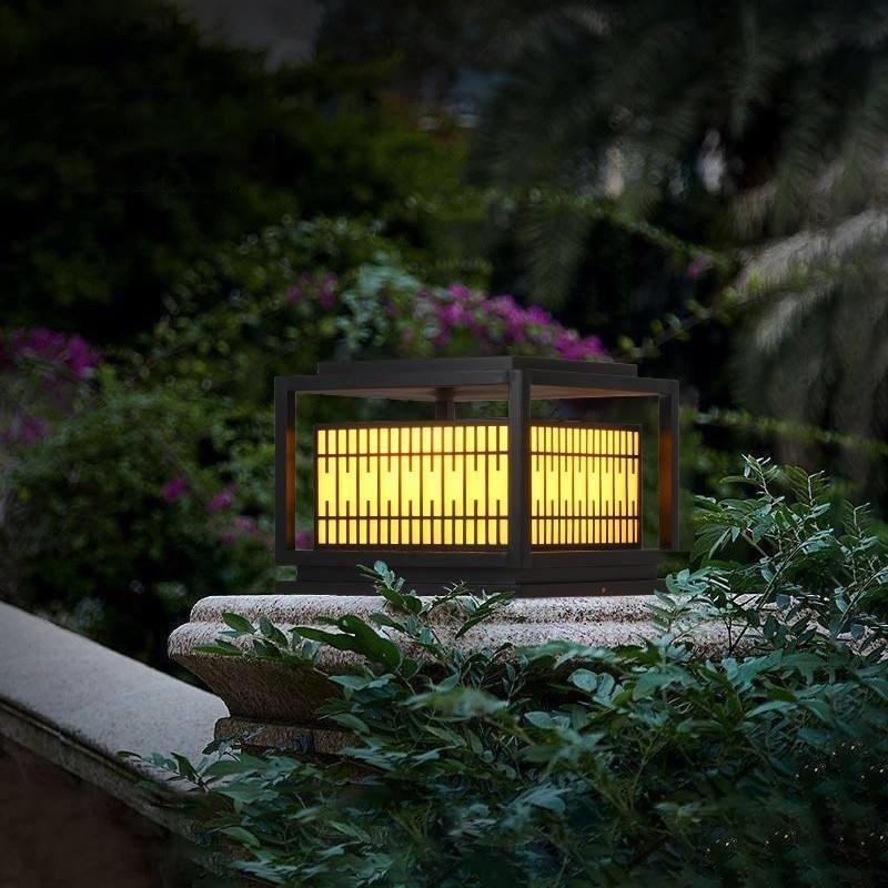Outdoor Garden Fence Lighting with 80 CRI and 3500K Warm White Color Temperature