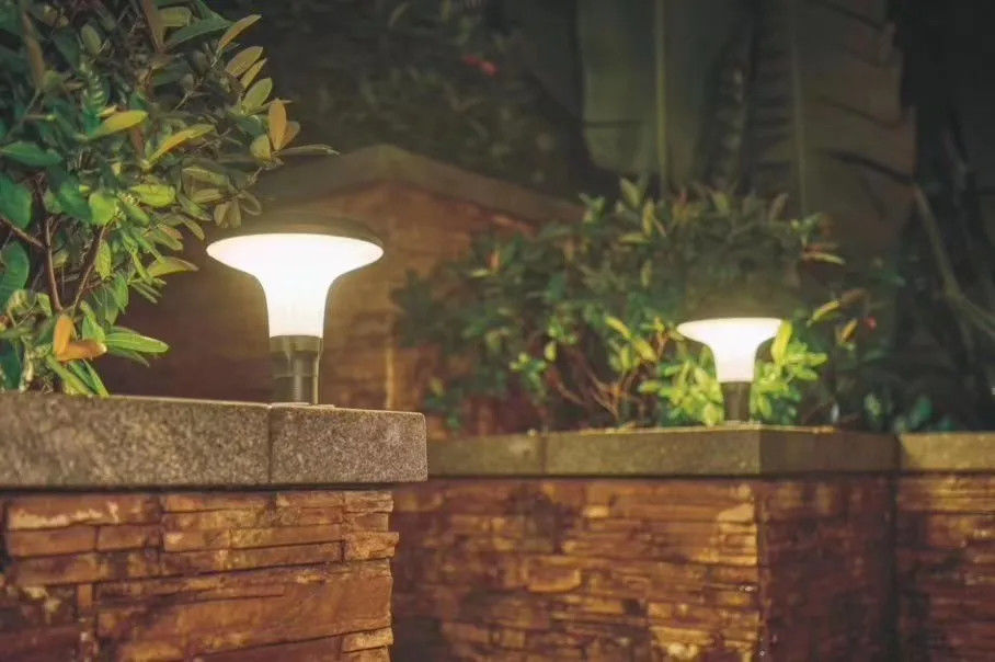 IP65 Outdoor Decorative Lantern Stone Gate Solar Pillar Light with Dimmer Support