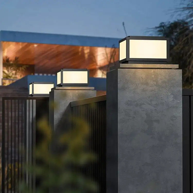 5000 Working Lifetime Hour Solar Outdoor Courtyard Door Post Light for Lawn Club