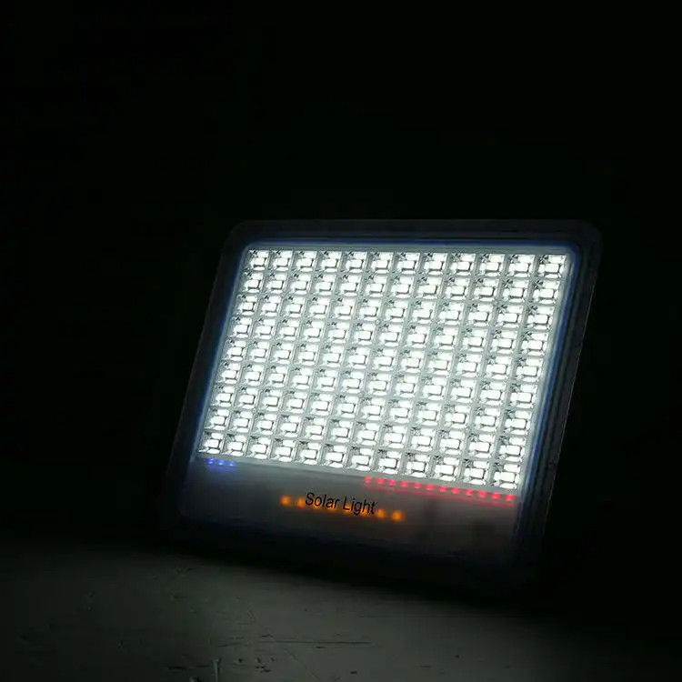 2- Durable Aluminum Lamp Body Solar Flood Light with High Brightness and IP65 Waterproof